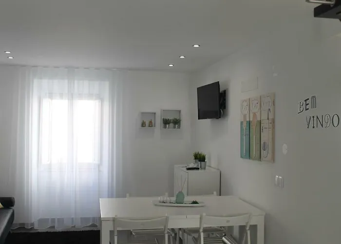 Cantinho Flores Ii Daire